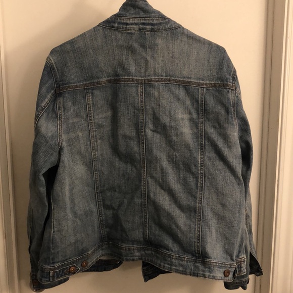 Light wash denim jean jacket - Picture 3 of 3